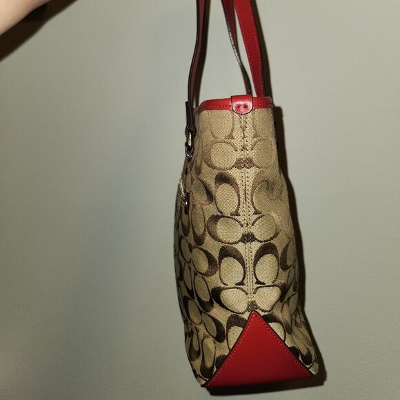 Coach Gallery Tote in Signature Canvas! EUC - Picture 4 of 9